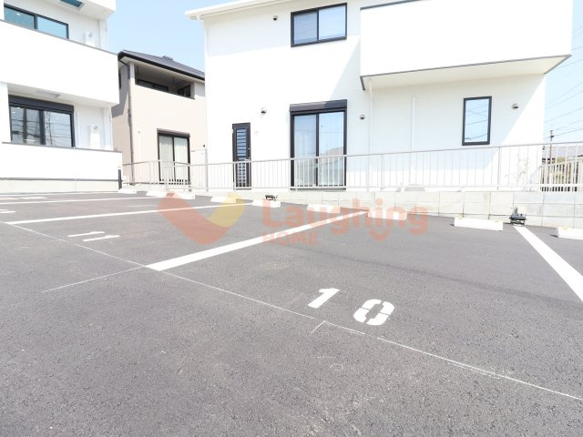 アベニール津福本町の駐車場|カースペースがあります