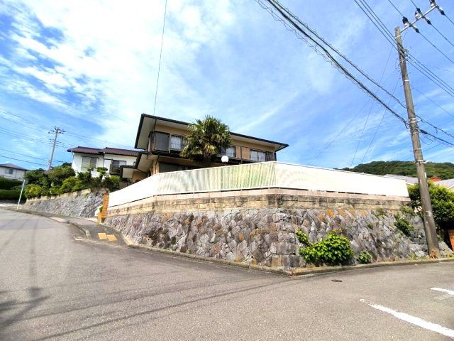 陽だまり特等席！南西角地のひな壇の外観|陽当良好