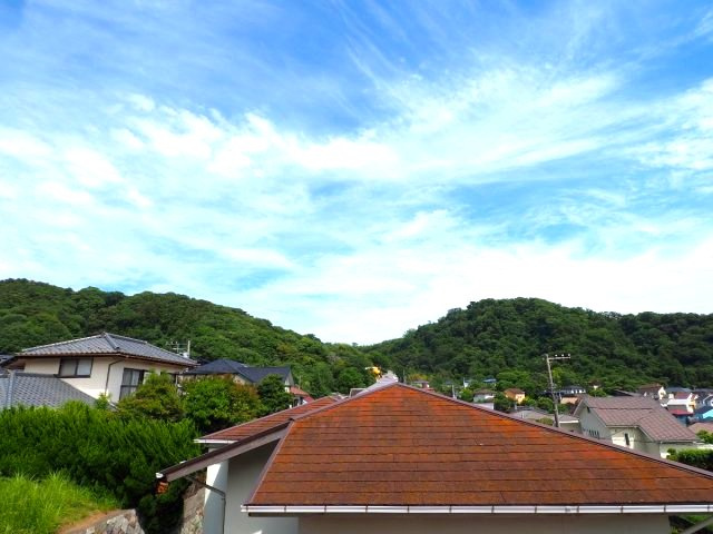 陽だまり特等席！南西角地のひな壇の展望|2階室内からの眺望