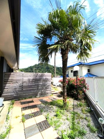 陽だまり特等席！南西角地のひな壇の庭|陽当良好