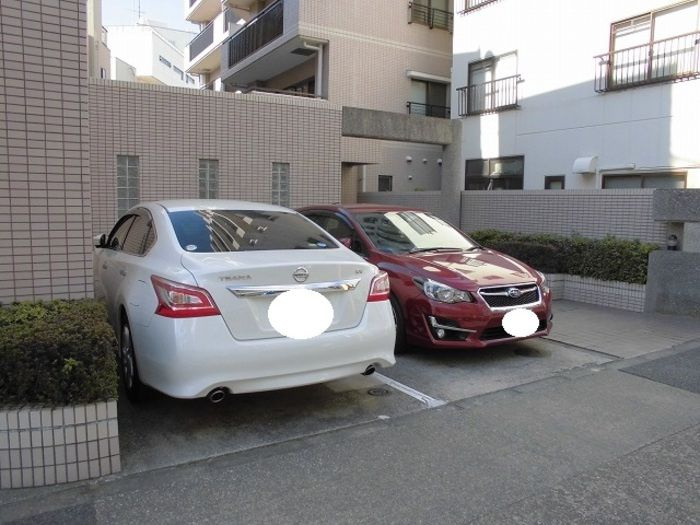 パーク・ノヴァ向島の駐車場