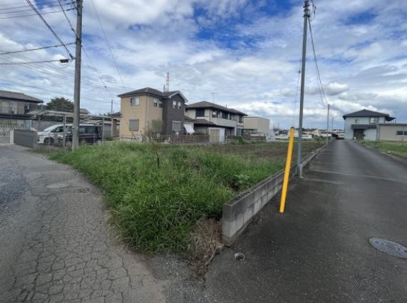 【土地】坂戸市石井12号売地 ①の前面道路含む現地写真