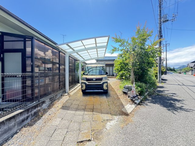 宇都宮市大谷町中古戸建の駐車場