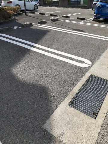ラフィナート　エスパシオ　Ａの駐車場|駐車場に車を止められます