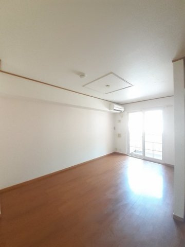 パークサイド前山　Ａの居間・リビング|こちらのリビングで趣味の時間をお楽しみください