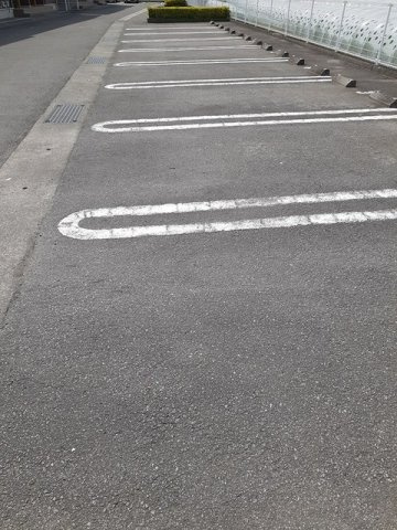 ルイ・メゾンＫ　Ⅰの駐車場|駐車スペースもあります