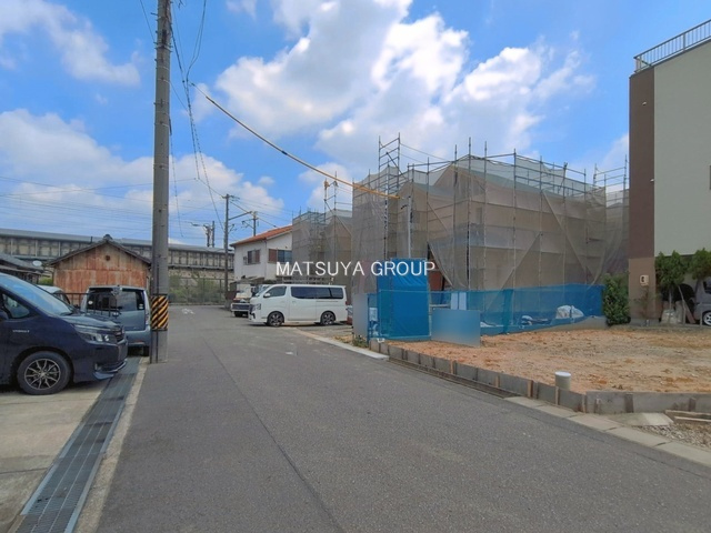 ハートフルタウン安城市美園町2丁目5番　B号棟の前面道路含む現地写真