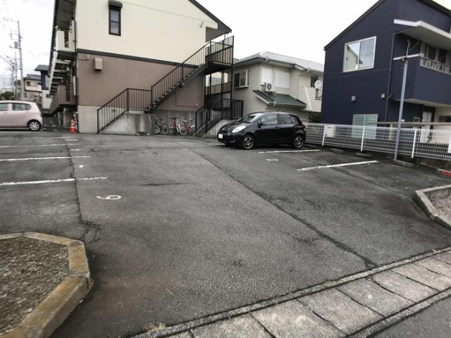 プレミール秋の駐車場
