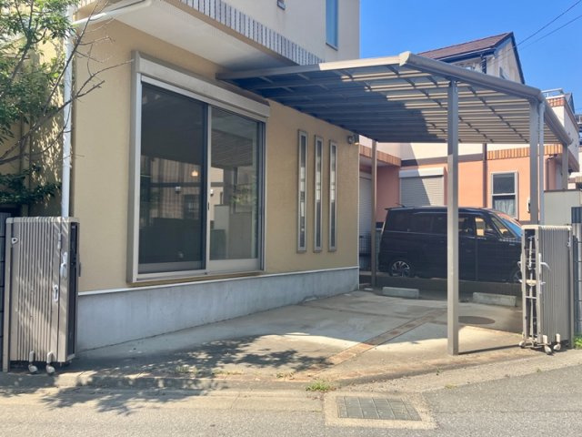 東中山戸建の駐車場