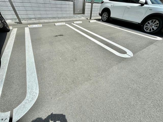 オカバ姫路岡町シャーメゾン　Bの駐車場