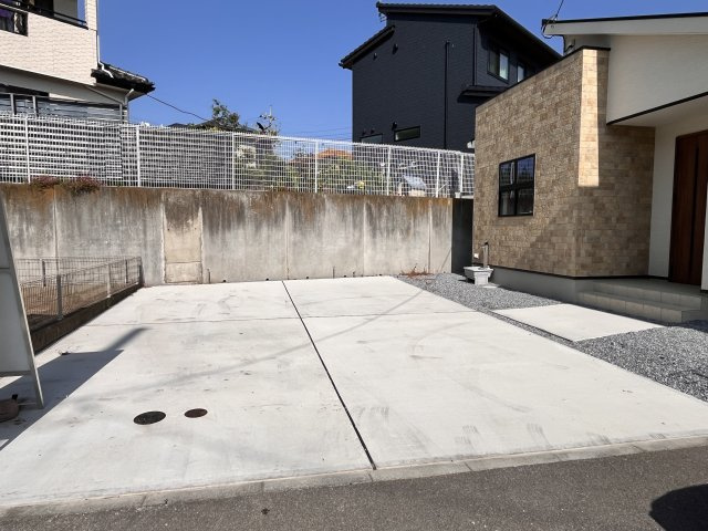 小山市大字間々田・中古戸建の駐車場