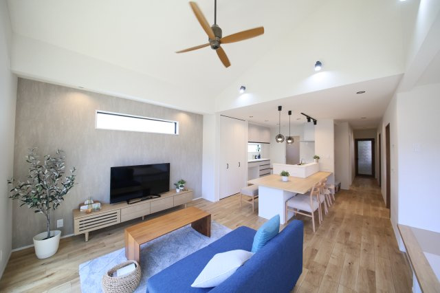 小山市大字間々田・中古戸建の居間・リビング