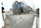 【前面道路含む現地写真】 | 入間郡三芳町藤久保　新築一戸建住宅　全1棟　(ふじみ野店) | スーパー、コンビニ、ドラッグストアも徒歩5分圏内にそろう充実した周辺環境。