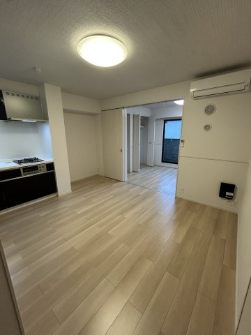 ヒカルサ尼崎神崎町の居間・リビング