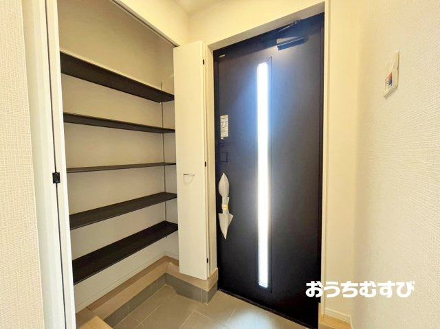 小牧市二重堀第3(全5棟)の玄関