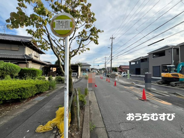 小牧市二重堀第3(全5棟)の前面道路含む現地写真