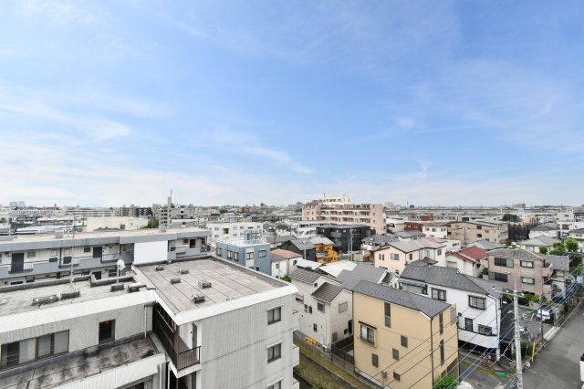 与野パーク・ホームズの展望|晴れた日にはバルコニーから富士山が望めます！天候による。
「お家探し」「住宅ローン」のご相談は私たち『NEXTplus』 にお任せ下さい。
スタッフ一同、心よりお待ちしております。