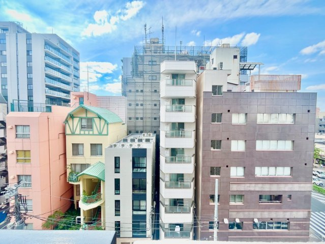巣鴨第2SYマンションの展望|朝の澄んだ空気や、夕方の清々しい風を五感で感じられるバルコニー！

現地ご見学希望・資料請求などお気軽にお問い合わせ下さい！
03-5990-5201