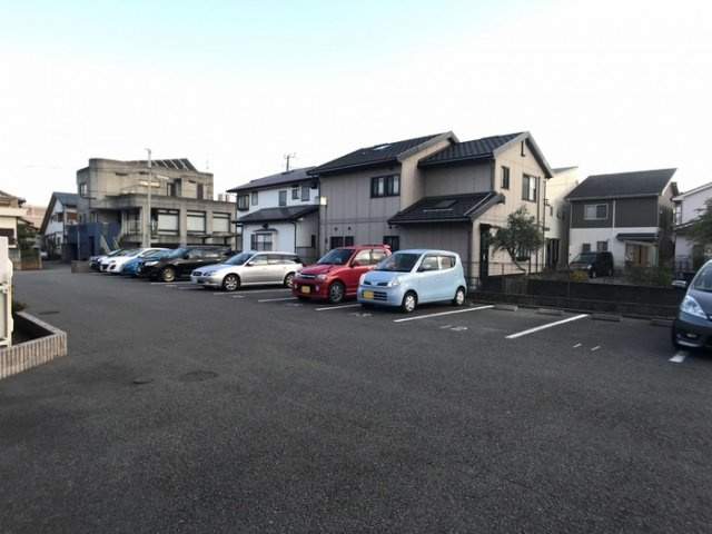 フロンティアハイツ　Ａの駐車場