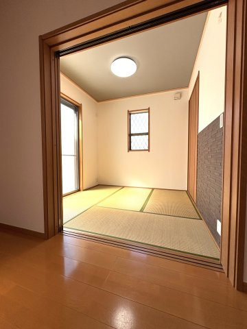 藤井寺市惣社２丁目の中古一戸建の和室|落ち着いた雰囲気の和室。畳の心地よさを感じられる、ゆったりとした空間です。