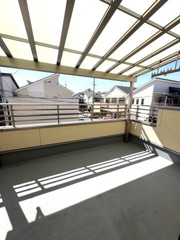 藤井寺市惣社２丁目の中古一戸建のその他|開放感のあるバルコニー。広さもあり洗濯物を干すスペースとしても活用できます。