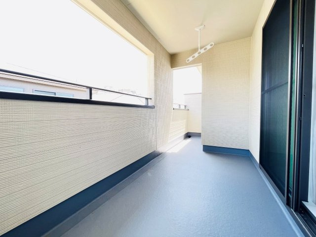 岡崎市上地6丁目　新築分譲住宅　全5棟　5号棟のバルコニー|多用途に使えるインナーバルコニー付き。突然の雨でも安心です♪