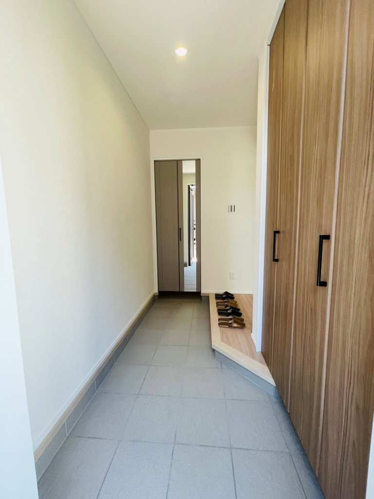 岡崎市上地6丁目　新築分譲住宅　全5棟　5号棟の玄関|大容量のシューズボックス付きで玄関が靴で散らかりません。
