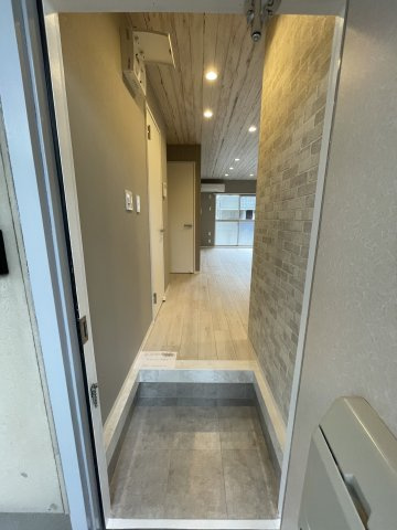 ドミール笹目Bの玄関
