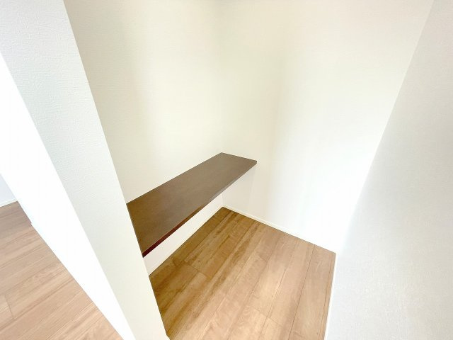 【洋室】 | ふじみ野市福岡中央2丁目　新築一戸建住宅　全1棟　(ふじみ野店) | 洋室8.8帖：広々サイズの洋室、バルコニーに面しており3面採光のため開放感があり日当たり・風通し良好な空間です。