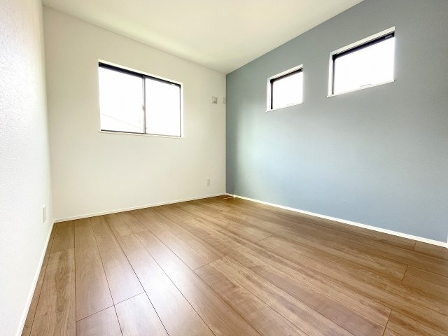 【洋室】 | ふじみ野市福岡中央2丁目　新築一戸建住宅　全1棟　(ふじみ野店) | 北側洋室5.5帖：2面採光のお部屋、アクセントクロスがポイントです。