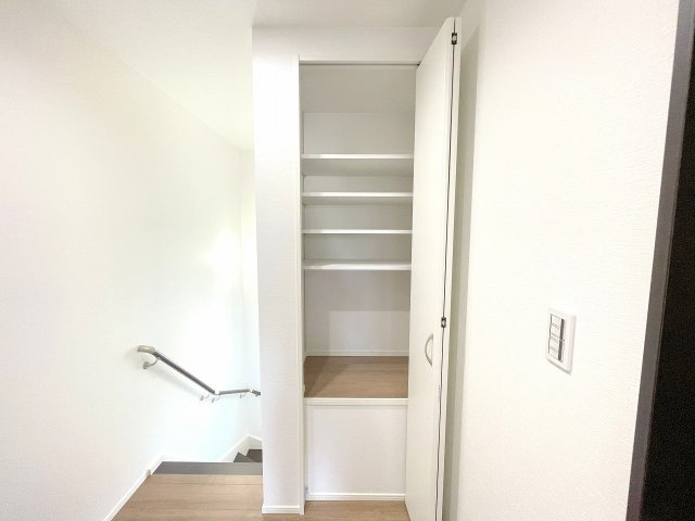 【収納】 | ふじみ野市福岡中央2丁目　新築一戸建住宅　全1棟　(ふじみ野店) | 2階共有スペースの収納です。