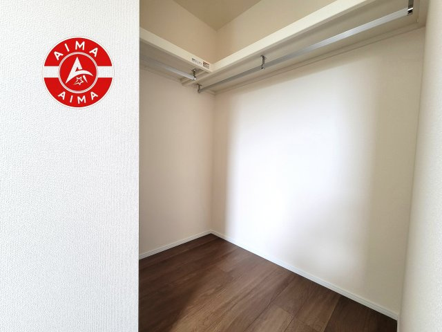 那珂川市山田第1-2棟（1号棟）の収納|洋服や大きな荷物が多い方や人数の多いご家族などは、一般的なクローゼットよりもウォークインクローゼットのほうが使い勝手が良いです。