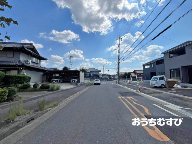 小牧市二重堀第3(全5棟)の前面道路含む現地写真