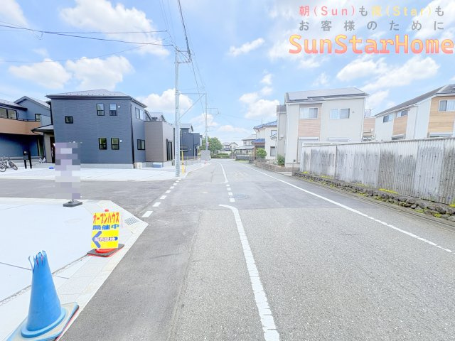 【サンスターホーム】青梅市今寺2丁目　新築12号棟の前面道路含む現地写真