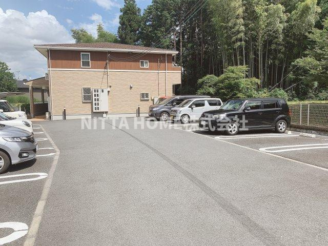オーブ　コリーヌの駐車場|敷地内に駐車場も完備★