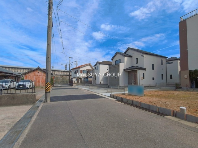 ハートフルタウン安城市美園町2丁目5番　E号棟の前面道路含む現地写真
