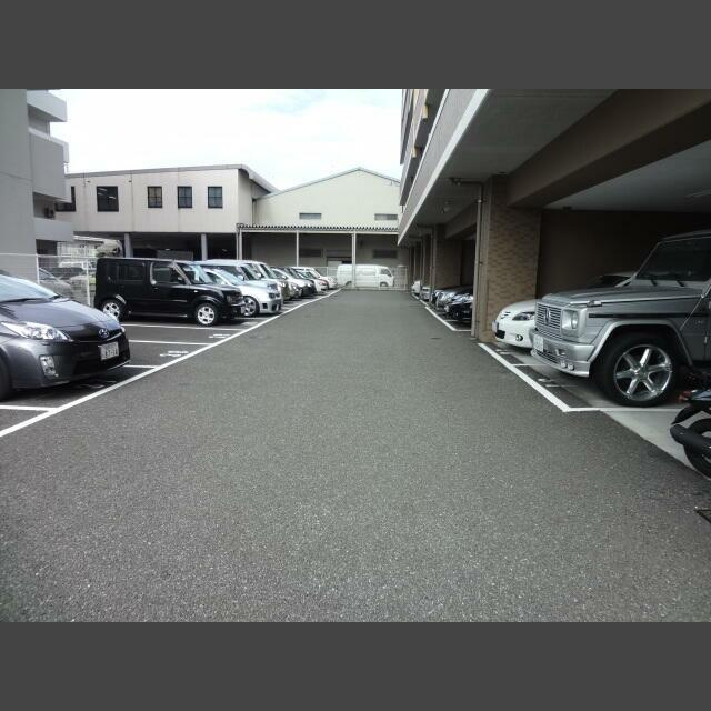 福岡市博多区竹下２丁目の賃貸マンションの駐車場