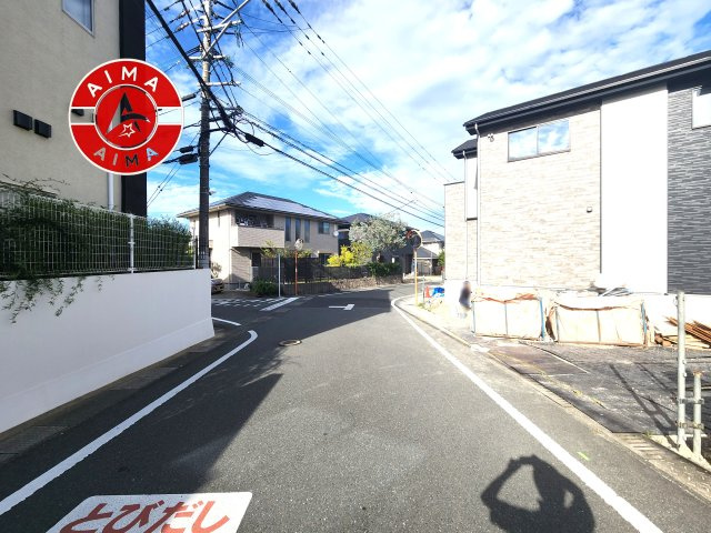 春日市白水池1丁目第1-2棟（1号棟）　の前面道路含む現地写真|前面道路です。