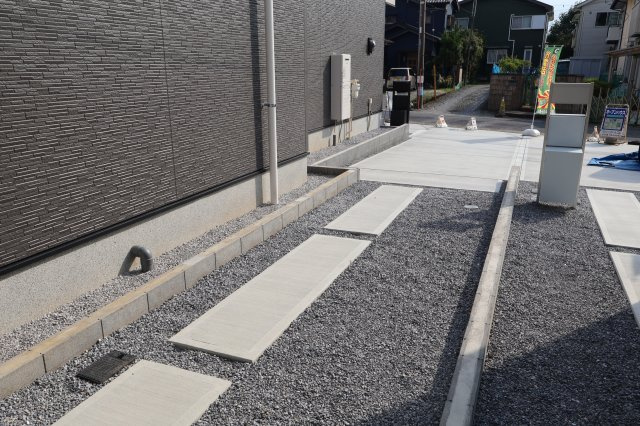 《仲介手数料無料》西区大字佐知川326-3新築一戸建てリナージュの駐車場