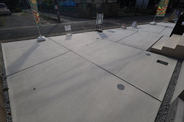 《仲介手数料無料》西区大字佐知川326-3新築一戸建てリナージュの駐車場
