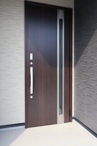 《仲介手数料無料》西区大字佐知川326-3新築一戸建てリナージュの玄関