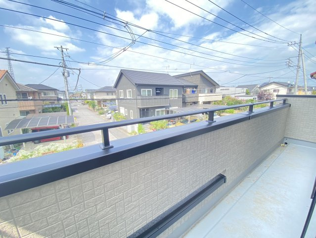 【ブルーミングガーデン】宇都宮市平松本町 全3棟のバルコニー|〇北面ワイドバルコニー〇
全居室バルコニーに繋がる設計♪明るく開放的な空間が広がります！
※2026年8月撮影