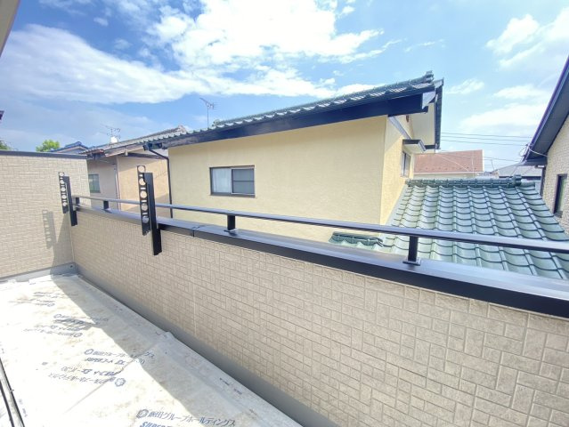 【ブルーミングガーデン】宇都宮市平松本町 全3棟のバルコニー|〇南面ワイドバルコニー〇
バルコニーからの南側眺望。十分な陽当りが確保されています！是非現地にてご体感下さい。平日・時間外なども対応致します。お気軽にご連絡下さい！
※2026年8月撮影