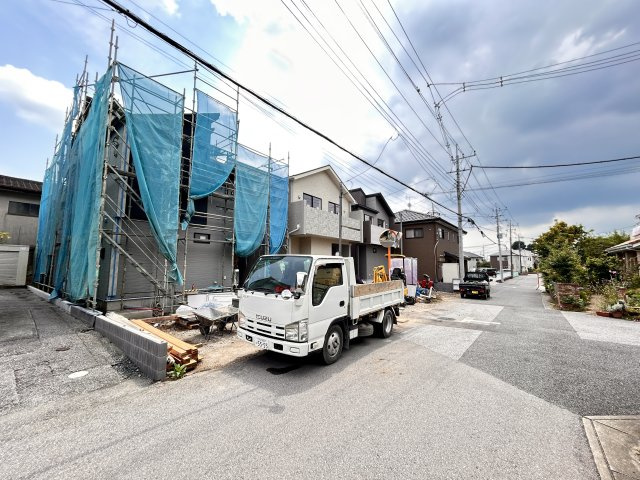 宇都宮市平松本町 全3棟の前面道路含む現地写真|〇前面道路〇
北側5ｍ幅公道。平松保育園徒歩５分、スーパーかましん徒歩７分、ツルハドラック徒歩２分、コンビニも徒歩圏内の生活便利な立地♪今からチェックがおススメです。
※2026年7月撮影