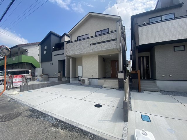 【ブルーミングガーデン】宇都宮市平松本町 全3棟の前面道路含む現地写真|〇分譲地〇
市街地と郊外の利便性を併せ持つ平松本町の全３邸♪平松保育園徒歩５分、スーパーかましん徒歩７分、ツルハドラック徒歩２分、コンビニも徒歩圏内の生活便利な立地♪
※2026年8月撮影