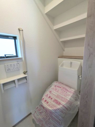 水戸市見川３丁目964番の内装|階段は手すり付きで小さなお子様も安心です