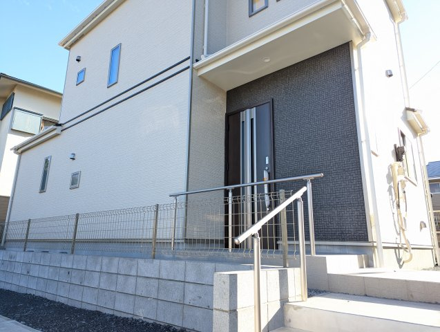 水戸市見川３丁目964番の外観|エントランスです。帰りたくなる家、住む幸せ、ご見学の際はお問合せ下さい。心よりお待ちしております～。