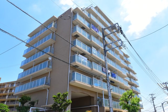 青梅市師岡町２丁目の中古マンションの外観