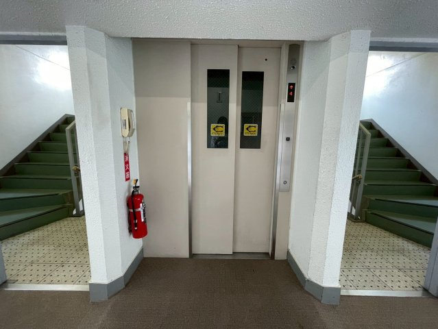 ◆２０２５年１２月リフォーム完了◆南向きバルコニー◆収納豊富◆向島ニュータウン２街区Ｂ棟の設備|エレベーター