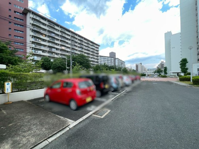 ◆２０２５年１２月リフォーム完了◆南向きバルコニー◆収納豊富◆向島ニュータウン２街区Ｂ棟の駐車場|駐車場